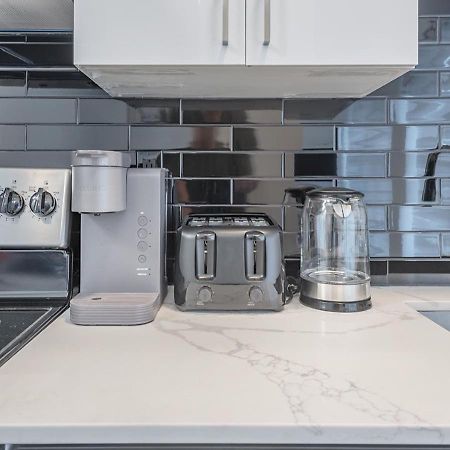 Luxurious 3Bd Apt In Heart Of Downtown Free Parking On-Site 5 Min Walk To Bell Center Montreal Exterior photo