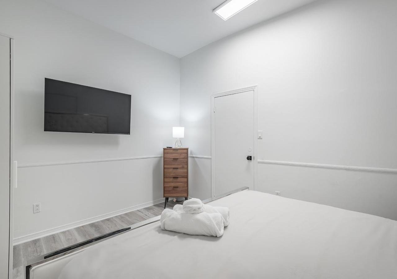 Luxurious 3Bd Apt In Heart Of Downtown Free Parking On-Site 5 Min Walk To Bell Center Montreal Exterior photo