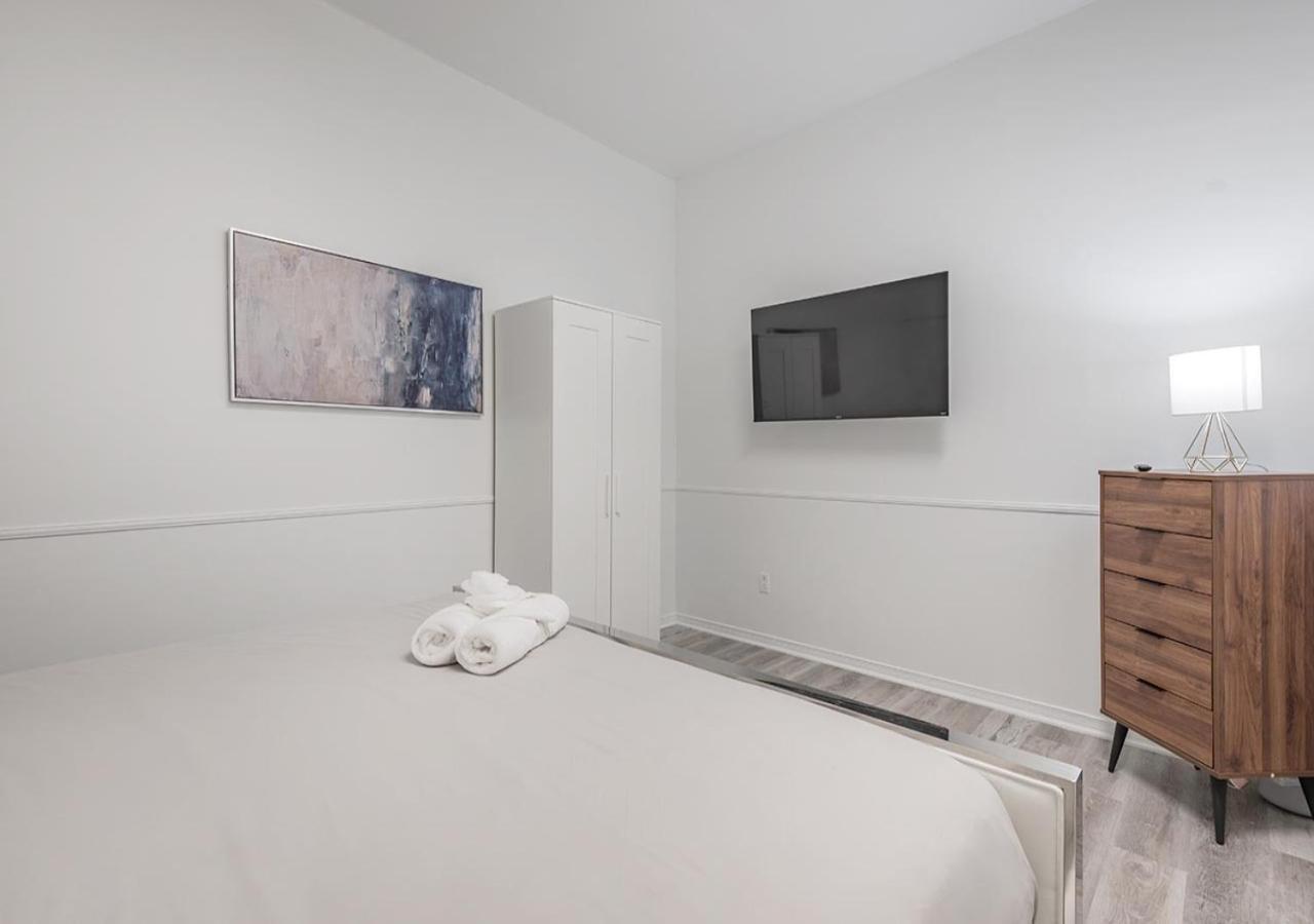 Luxurious 3Bd Apt In Heart Of Downtown Free Parking On-Site 5 Min Walk To Bell Center Montreal Exterior photo